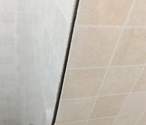 丹巴瓷砖空鼓维修公司分享阳台瓷砖脱落的修复过程可以分为以下几个步骤