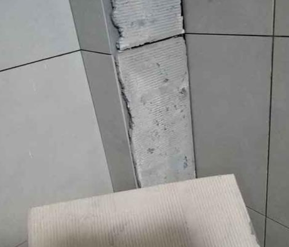 丹巴瓷砖空鼓维修公司分享下厨房瓷砖脱落的补救措施。